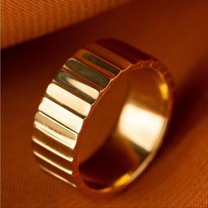 New in box from Aurate New York- Gold ring